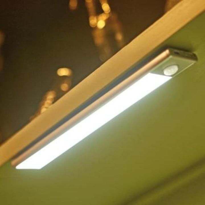 Réglette LED Rechargeable USB 24cm IP40 avec Détecteur de mouvement - Silumen