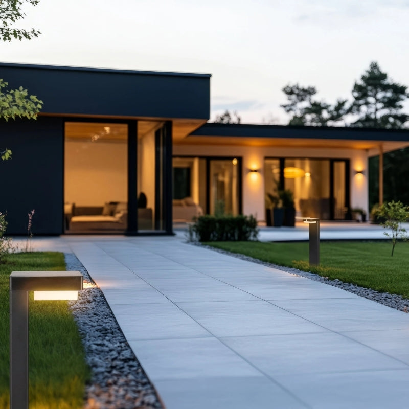Borne de Jardin Solaire à Piquer 220lm USB-C Carré IP54 Noir