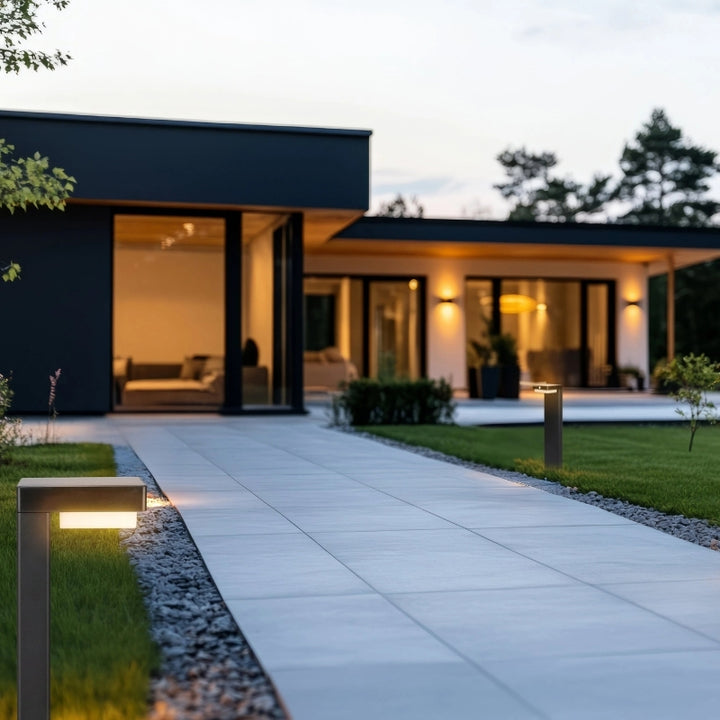 Borne de Jardin Solaire à Piquer 220lm USB-C Carré IP54 Noir