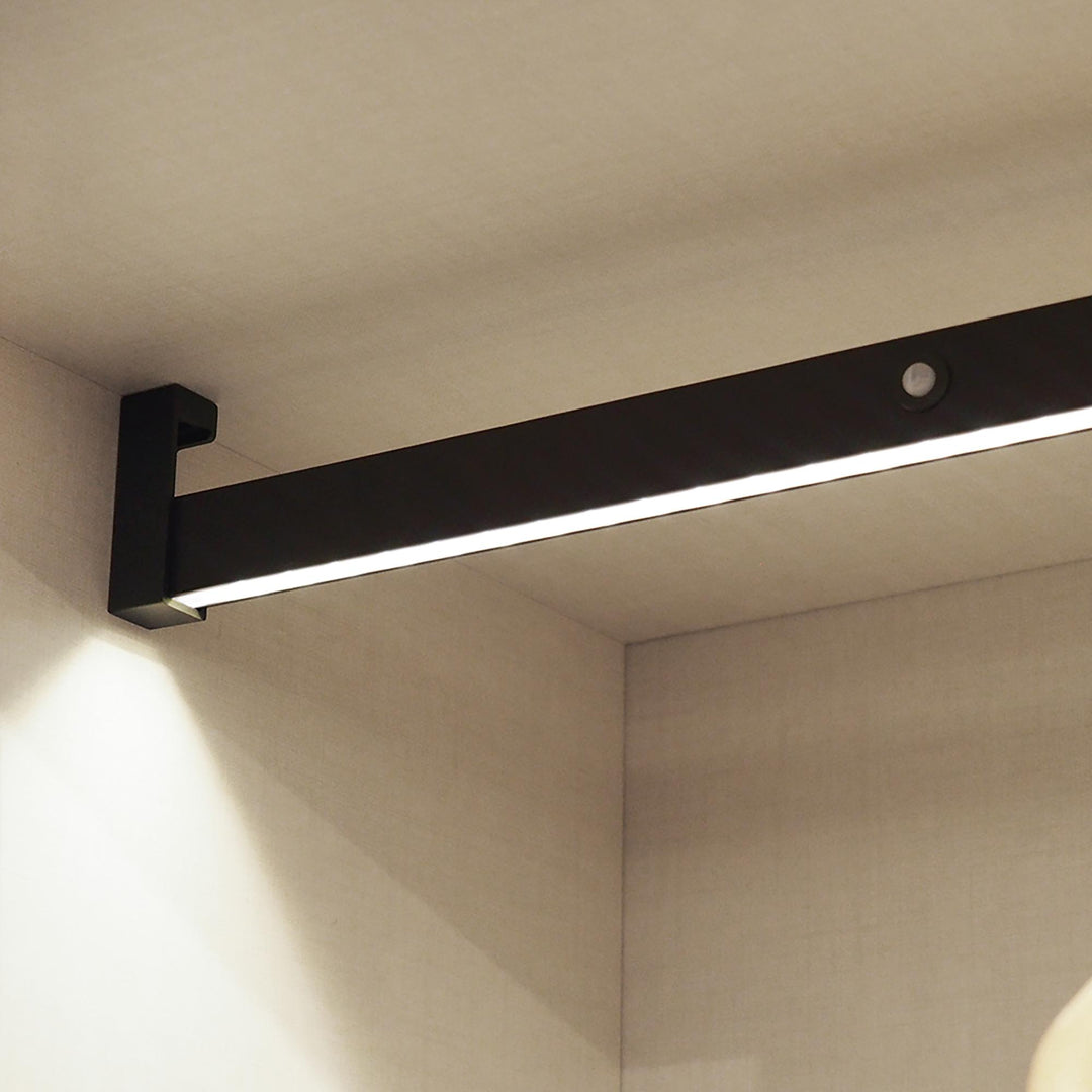 Barra LED ajustable para el armario 55.8-70.8 cm 0.7W pintado en moka con detector de movimiento