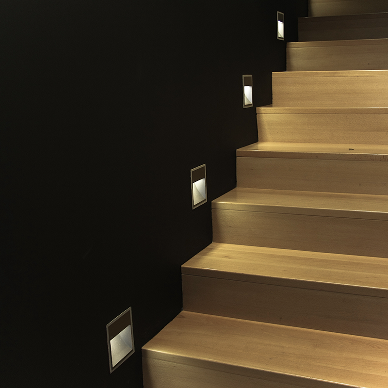 Balise LED Saillie Carrée 2W 220V 55° Noir IP65 pour Escalier