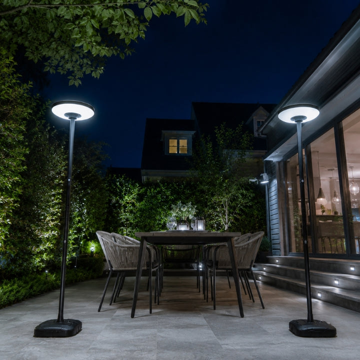 Lampe Solaire Extérieure Noire 15W CCT avec Mât 2,5m + Télécommande - 3000K/4000K/6000K