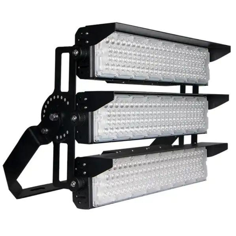 Potente projetor LED industrial 750W 170lm/W IP66 preto ajustável